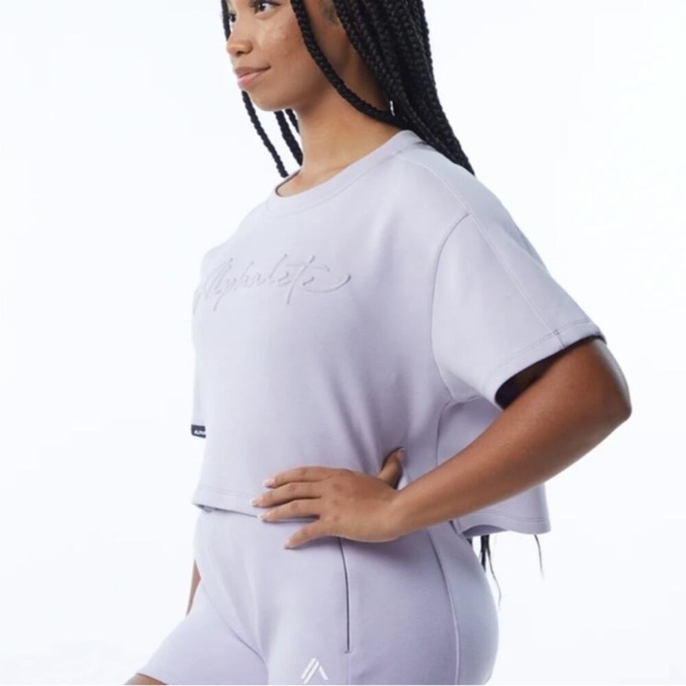 Alphalete Elements ELMTS Purple Cropped Boxy Embossed Logo T-shirt Size Medium